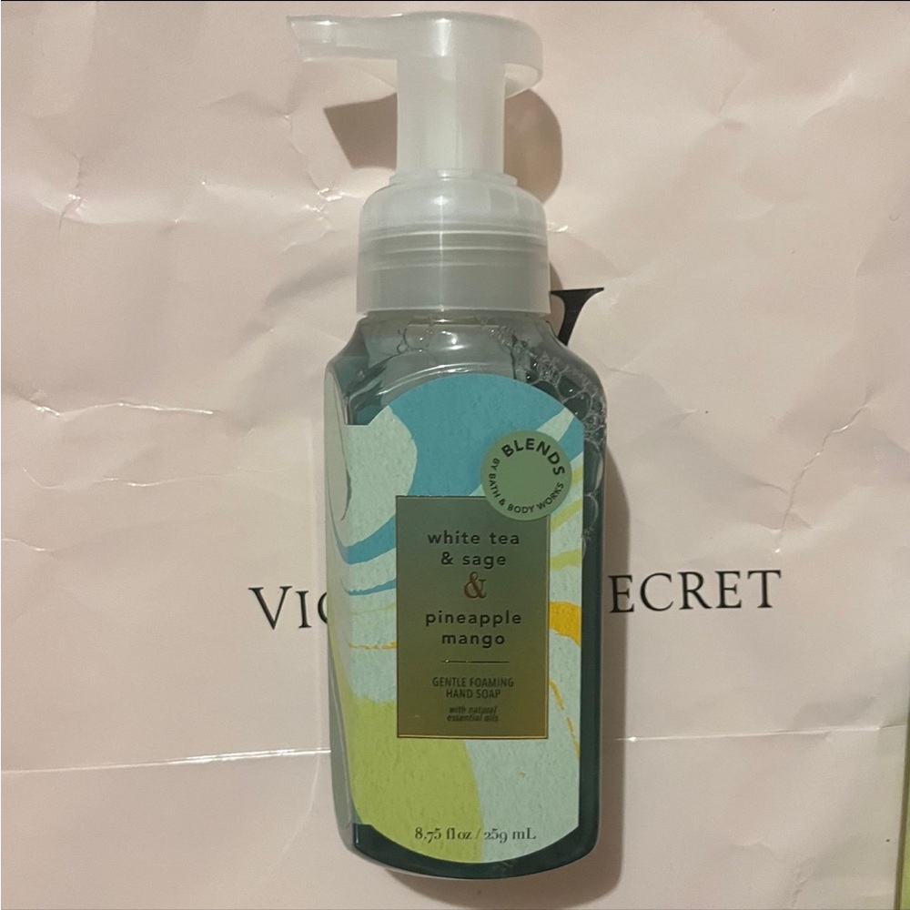 Bath and Body Works Foaming Hand Soap White Sea and Sage Pineapple Mango